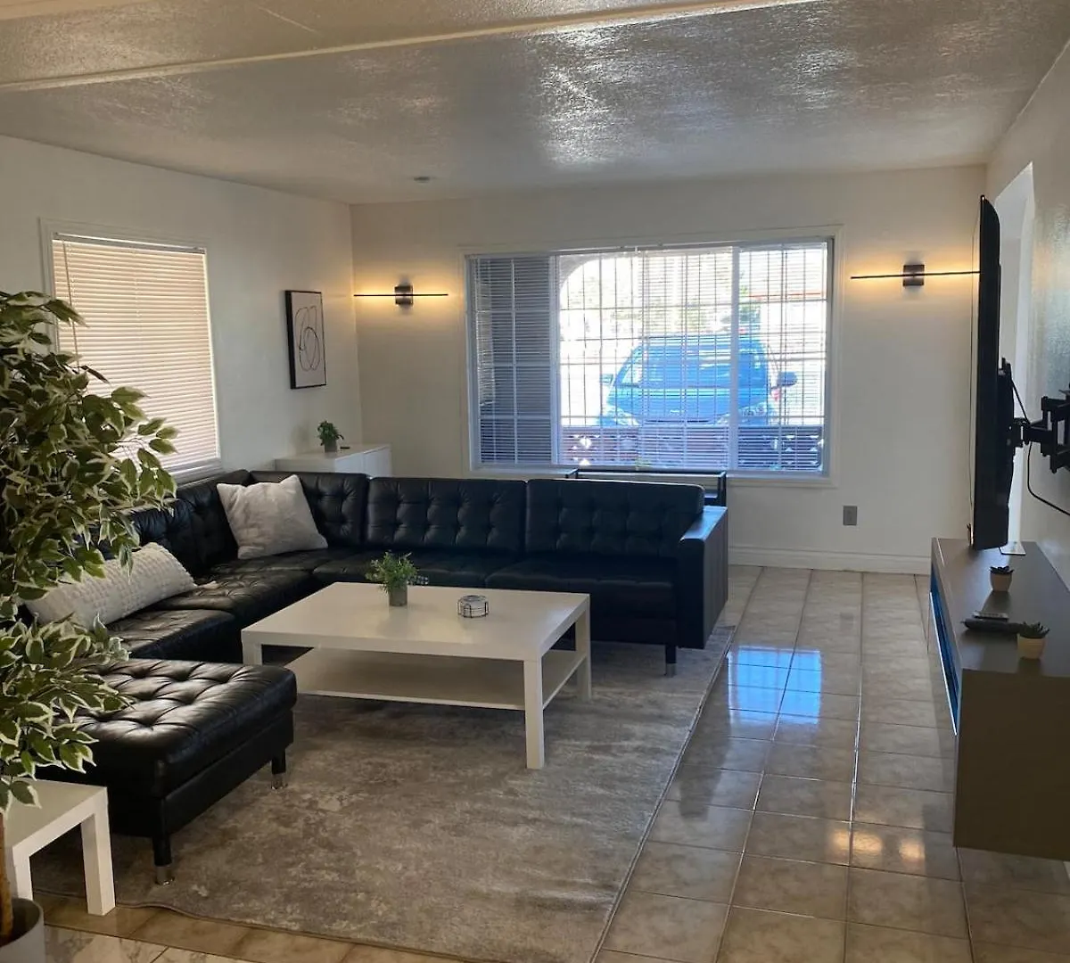 Vegas Oasis- Modern Getaway 5 Mins From Strip Villa Las Vegas Holiday home